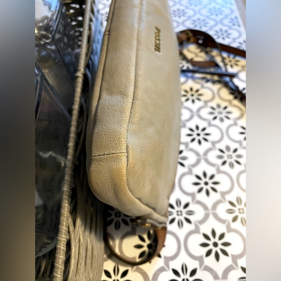 Fossil Leather Crossbody purse - Picture 12 of 16